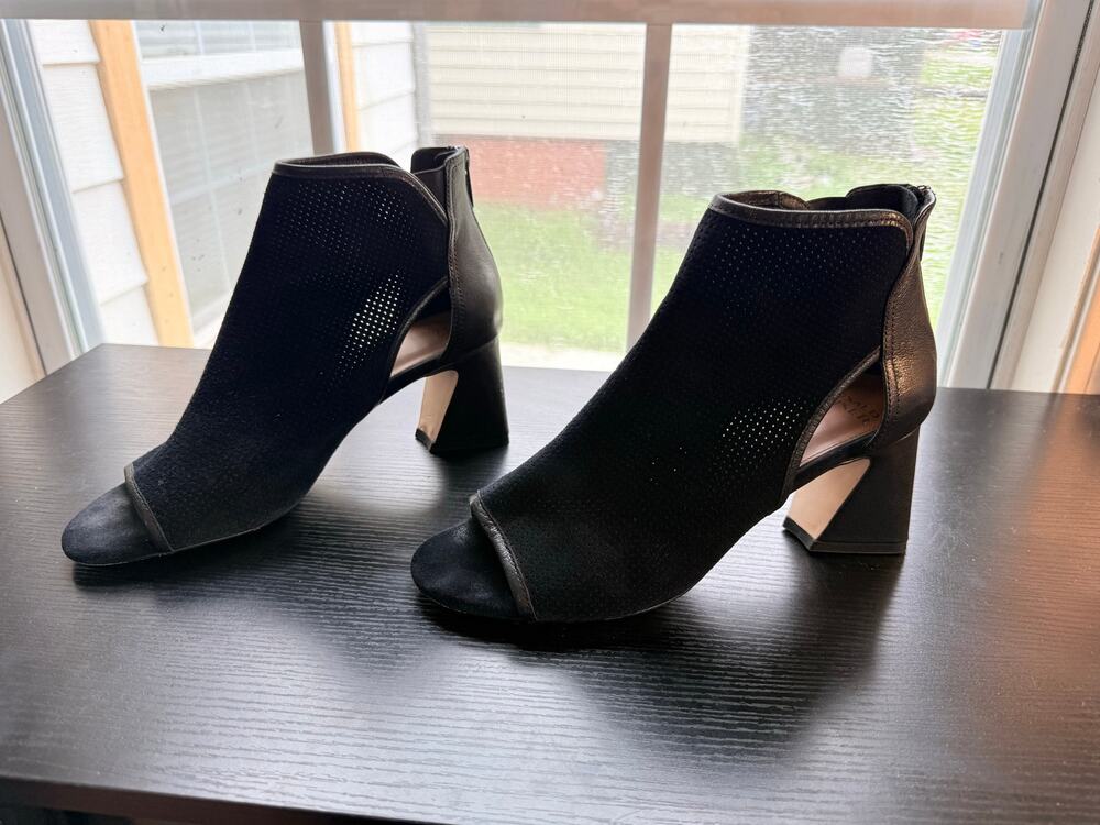 Donald Pliner Envin02 Booties Womens 9.5 Black Leather Peep Toe Cutout Heels